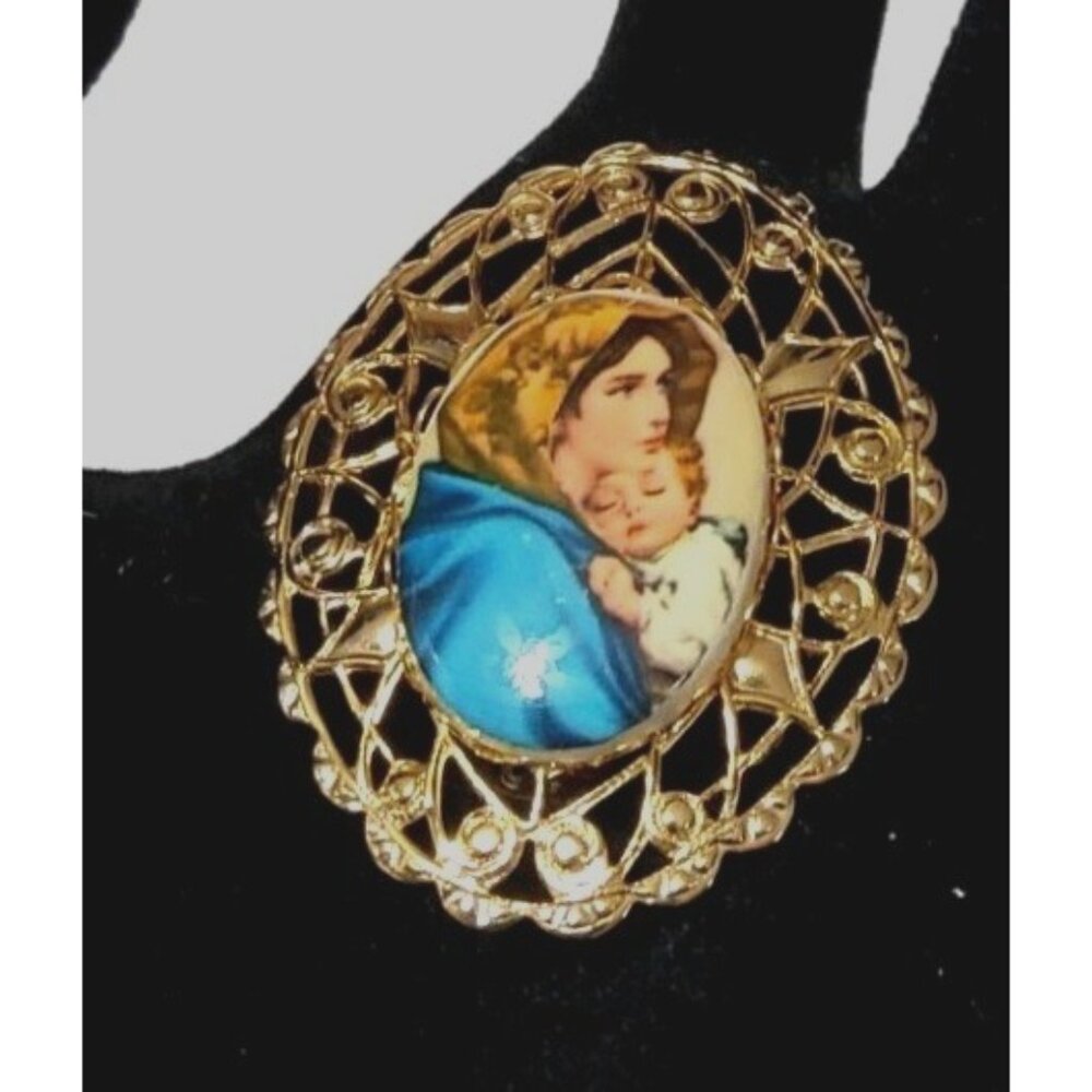 Vintage Gold Tone Filigree Brooch With Portrait Cameo Oval Shape Elegant Design